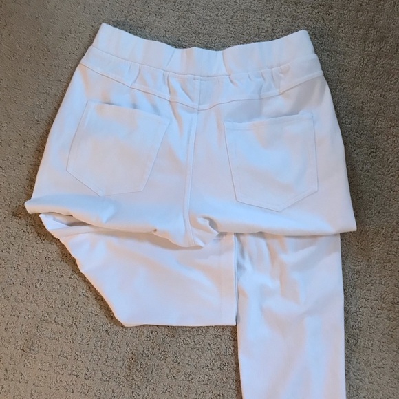 Stretch jeans with elastic waist. Two pocket back - Picture 4 of 6